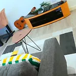 Great Studio Apartments - Netflix, Wifi, Digital Tv