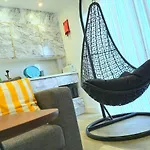 Great Studio Apartments - Netflix, Wifi, Digital Tv